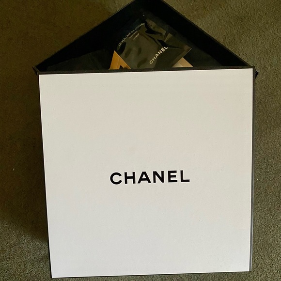 NEW Chanel Perfume Box with Assorted Samples - Picture 6 of 9